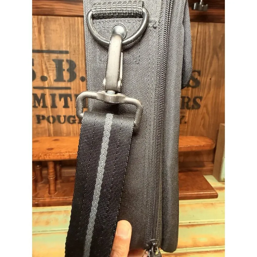 Black Kensington Laptop Briefcase Apple Logo Shoulder Strap